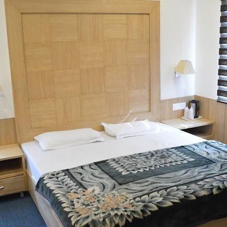 Galleu Hill Resort Shimla Eksteriør billede